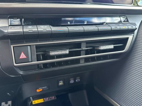 Used 2025 Toyota Camry SE FWD image 27