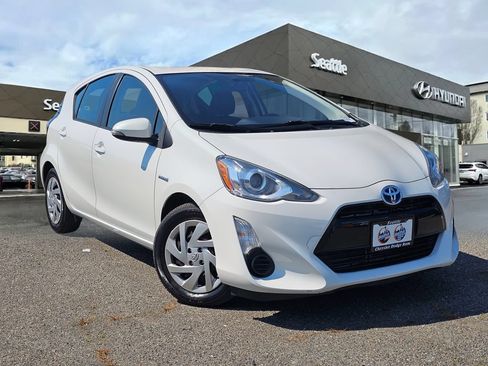 Used 2015 Toyota Prius C Three FWD image 1