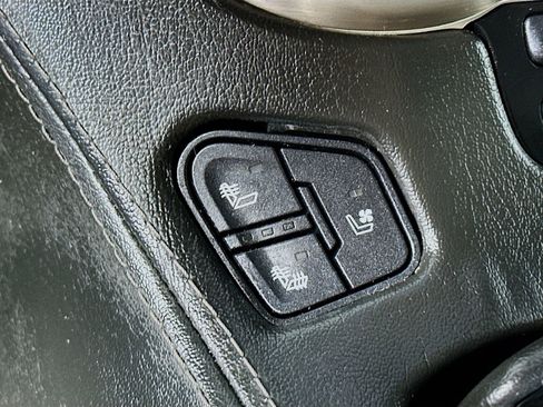 Used 2017 GMC Yukon Denali RWD image 21