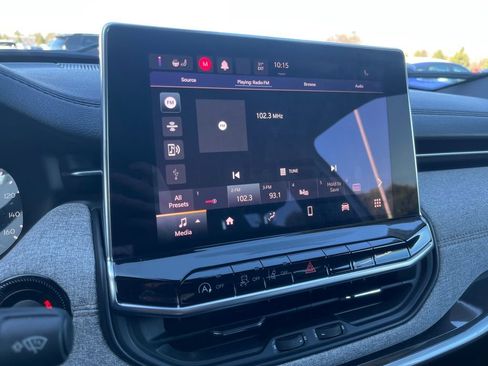 Used 2023 Jeep Compass Latitude image 20