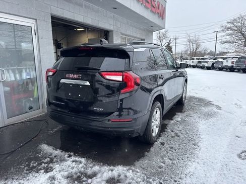 Used 2022 GMC Terrain SLE w/ Driver Convenience Package image 2