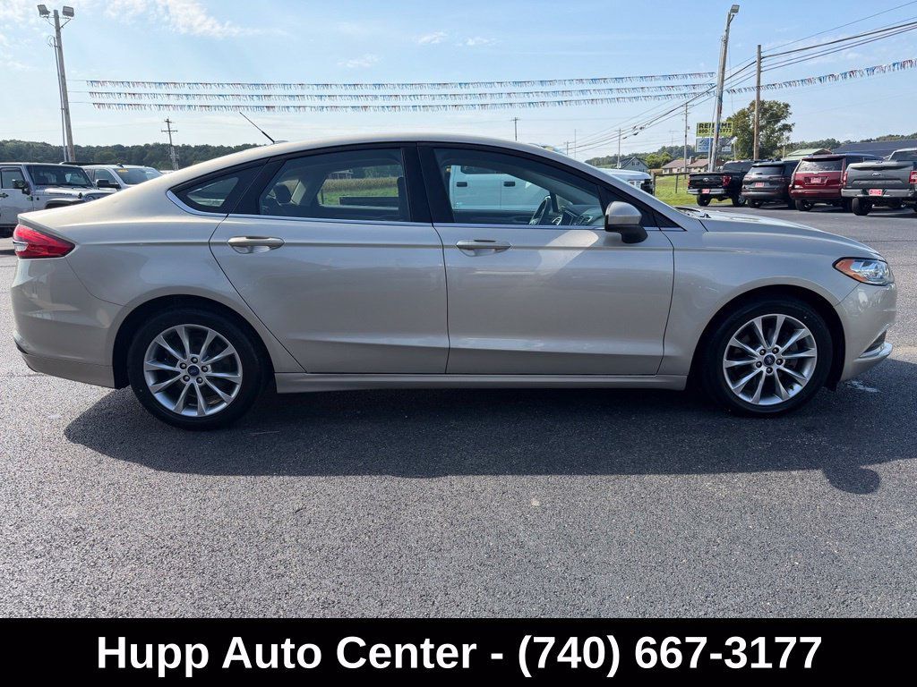 Used 2017 Ford Fusion SE w/ Fusion SE Technology Package FWD image 24