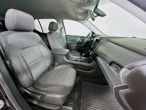 Used 2018 Chevrolet Traverse LT image 31