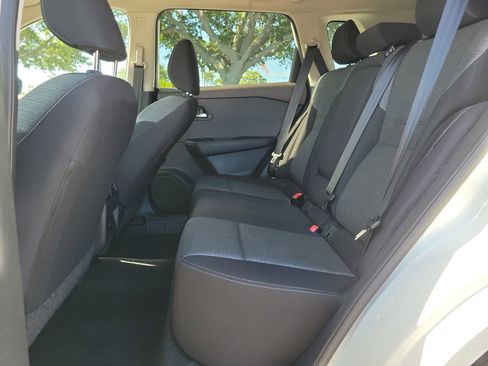 Used 2023 Nissan Rogue SV FWD image 8