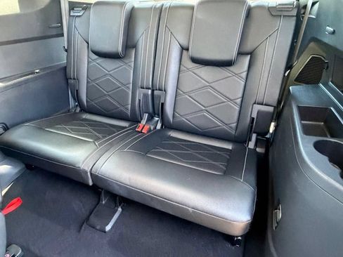 Used 2025 Volkswagen Atlas SE FWD image 17