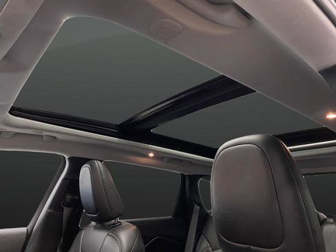 Used 2019 Jeep Cherokee Latitude Plus w/ Comfort/Convenience Group image 7