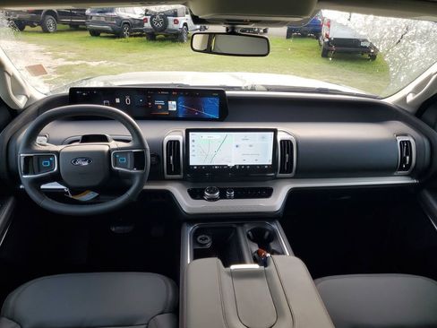 New 2025 Ford Expedition Active RWD image 23