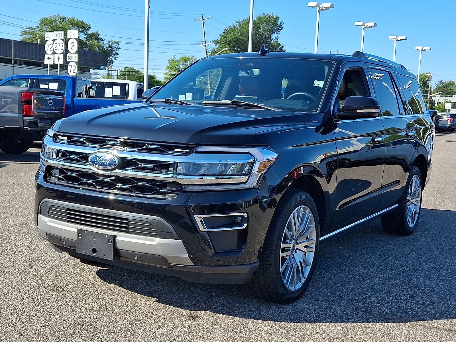 Used 2024 Ford Expedition Limited AWD/4WD image 4