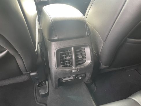 Used 2019 Jeep Cherokee Latitude Plus w/ Comfort/Convenience Group image 22