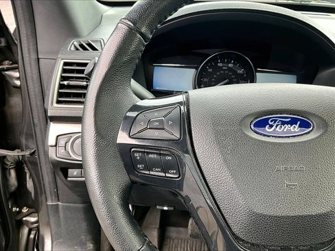 Used 2018 Ford Explorer XLT w/ Equipment Group 202A AWD/4WD image 19