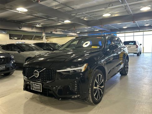 Certified 2025 Volvo XC60 B5 Plus image 5