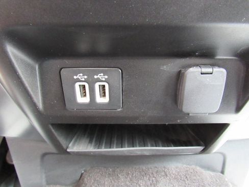 Used 2019 Ford F150 XLT w/ Equipment Group 302A Luxury AWD/4WD image 26