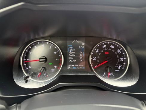 Used 2020 Toyota RAV4 XLE Premium image 16