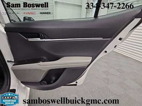 Used 2024 Toyota Camry SE w/ Cold Weather Package FWD image 32