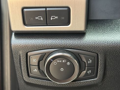 Used 2016 Ford F150 Platinum w/ Equipment Group 701A Luxury AWD/4WD image 25