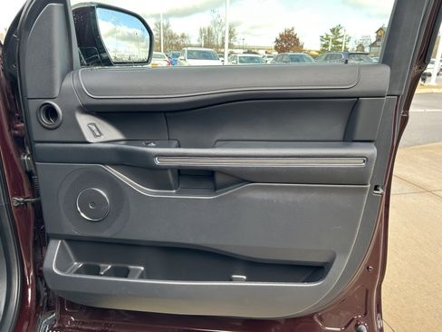 Used 2024 Ford Expedition Max XLT image 21