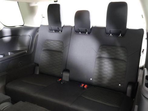 Used 2024 Nissan Pathfinder S image 32