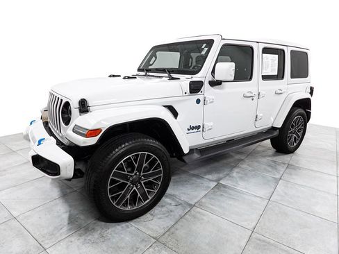 Used 2023 Jeep Wrangler Unlimited Sahara AWD/4WD image 4