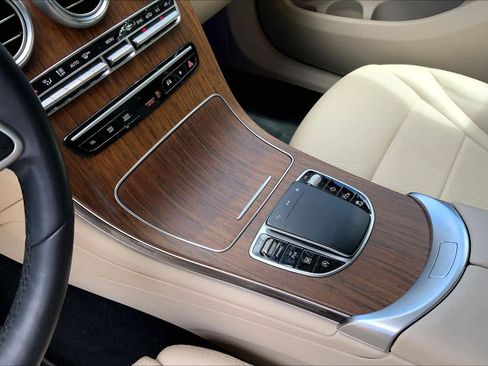 Certified 2022 Mercedes-Benz GLC 300 4MATIC w/ Premium Package Lite image 17