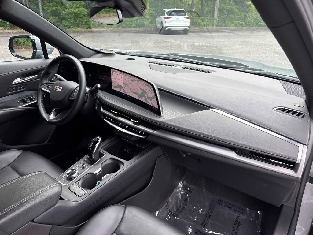 Used 2025 Cadillac XT4 Premium Luxury FWD image 27