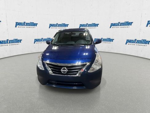 Used 2018 Nissan Versa SV image 4