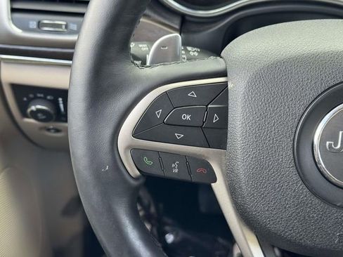 Used 2017 Jeep Grand Cherokee Limited image 25