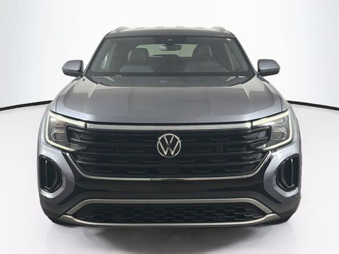 Used 2024 Volkswagen Atlas Cross Sport SE FWD image 2