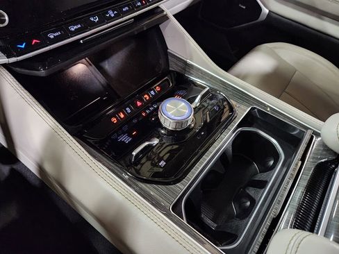 Used 2022 Jeep Wagoneer Series III w/ Premium Group I image 40