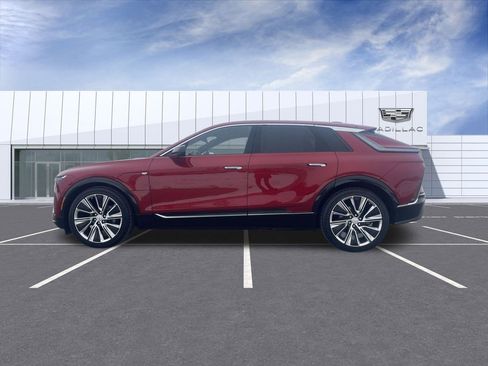 Certified 2024 Cadillac Lyriq Luxury w/ LPO, Floor Liner Package image 5