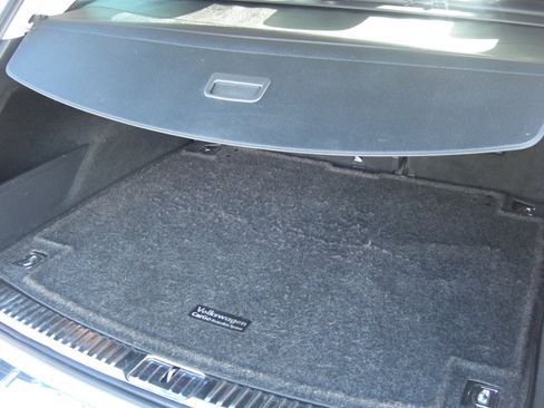 Used 2016 Volkswagen Touareg Executive image 13