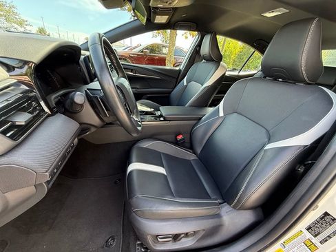 Used 2025 Toyota Camry SE FWD image 24