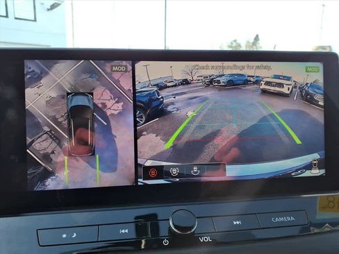 Used 2025 Nissan Rogue SL w/ Tech Package image 19