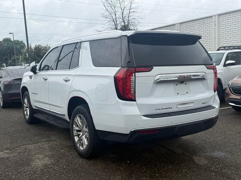 Used 2022 GMC Yukon SLT w/ SLT Premium Package image 3