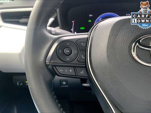 Used 2025 Toyota Corolla SE w/ SE Premium Package image 18