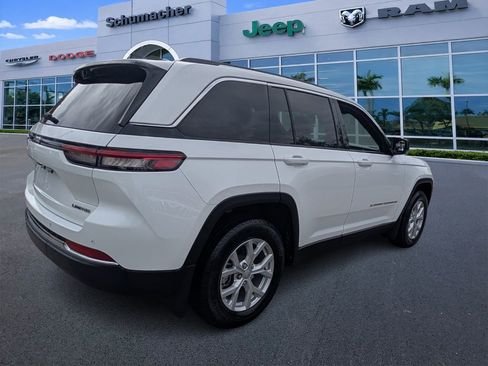 Certified 2023 Jeep Grand Cherokee Limited w/ Trailer Tow Prep Group (B) image 7