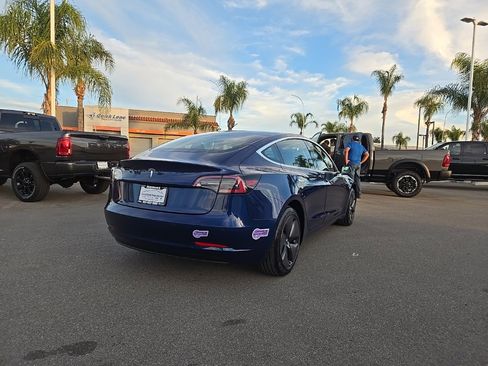 Used 2018 Tesla Model 3 Mid Range image 5