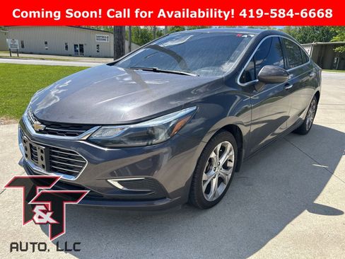Used 2017 Chevrolet Cruze Premier FWD image 2