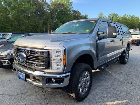 Used 2023 Ford F250 XLT AWD/4WD image 4