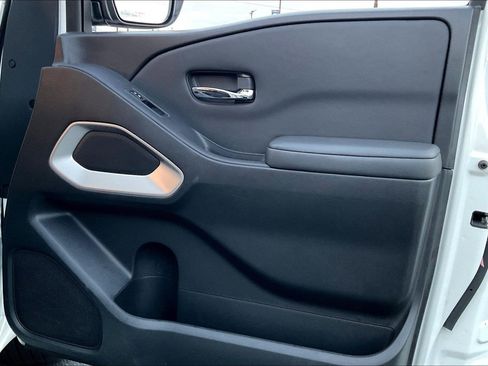 Used 2022 Nissan Frontier SV image 23