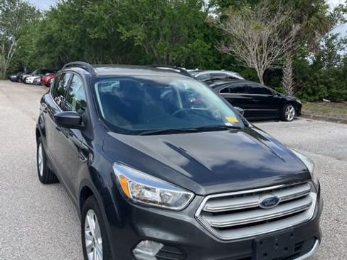 Used 2018 Ford Escape SE image 5