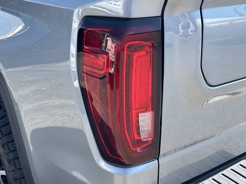 Used 2024 GMC Sierra 1500 AT4 w/ Technology Package AWD/4WD image 10