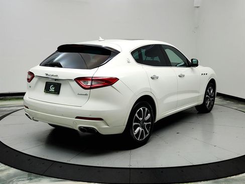Used 2020 Maserati Levante AWD/4WD image 5