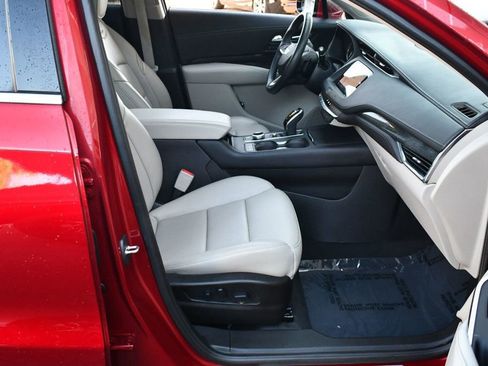 Used 2021 Cadillac XT4 Premium Luxury w/ Driver Awareness Package image 40