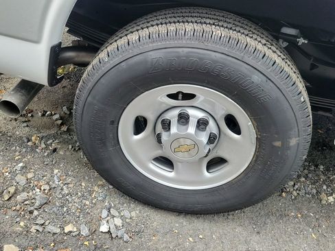 New 2024 Chevrolet Express 3500 Extended image 35