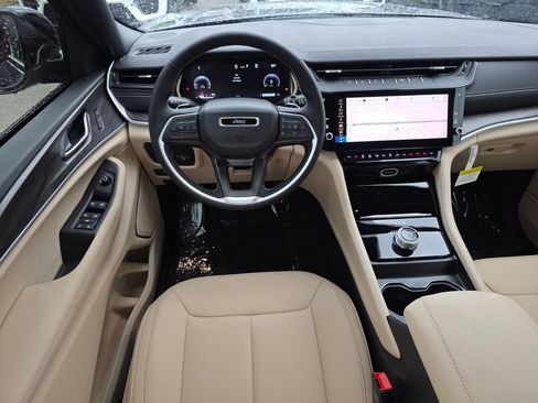 New 2026 Jeep Grand Cherokee Limited RWD image 10