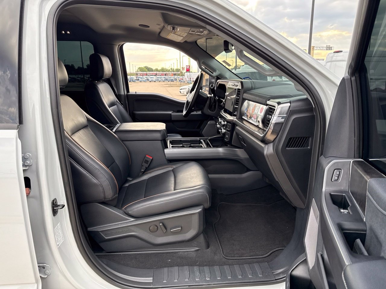 Used 2026 Ford F250 Lariat w/ Tremor Off-Road Package AWD/4WD image 13