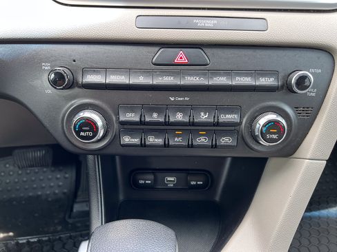 Used 2020 Kia Sportage LX w/ LX Popular Package FWD image 19