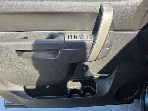 Used 2011 Chevrolet Silverado 1500 LT w/ Texas Edition RWD image 18