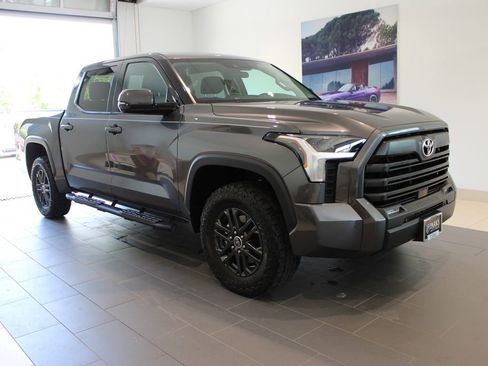 Used 2023 Toyota Tundra SR5 w/ SR5 Convenience Package AWD/4WD image 2