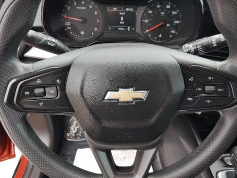 Used 2024 Chevrolet Trax LS w/ LS Convenience Package FWD image 17